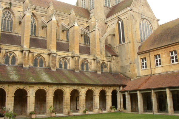 Le cloître - Saint-Pierre-sur-Dives